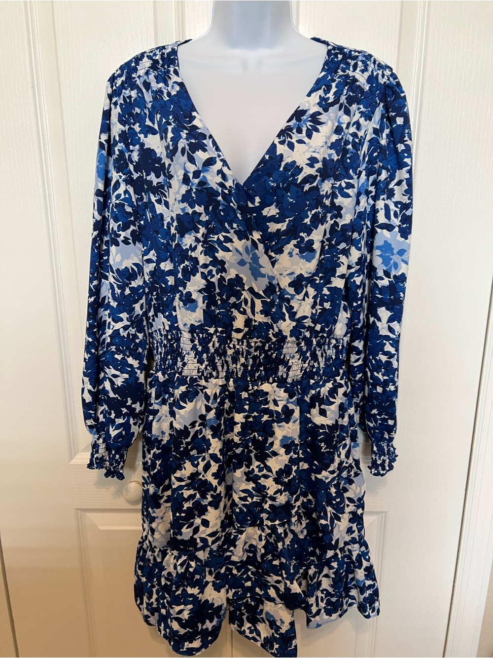 Vince Camuto Multi Blue and White Floral Long Sleeve Dress